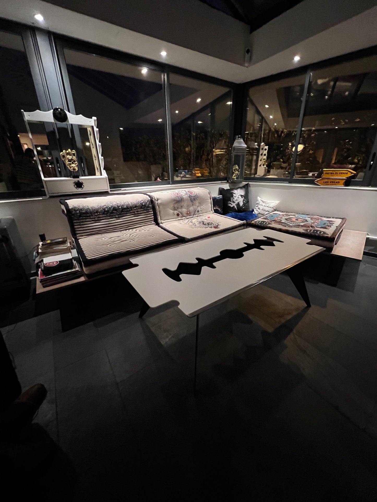 Razor table